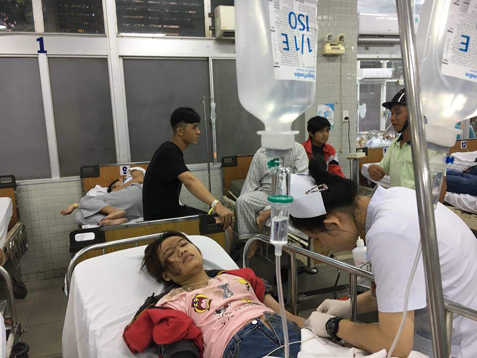 vu tai nan tham khoc o ben luc-long an: “co 2 nguoi bi xe container keo di mot doan dai” - 2