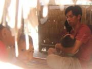 Tin tức - Vợ bỏ đi khi biết con trai bại não, câu nói của người chồng khiến bao người nín lặng