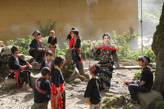 Sao Mai Thu Hằng ra mắt MV đẹp hoàn hảo về vùng Tây Bắc “Nhà em ở lưng đồi” - 13