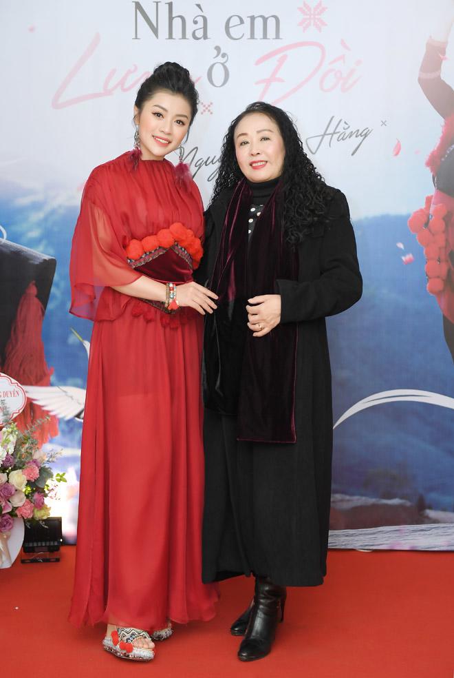 Sao Mai Thu Hằng ra mắt MV đẹp hoàn hảo về vùng Tây Bắc “Nhà em ở lưng đồi” - 1