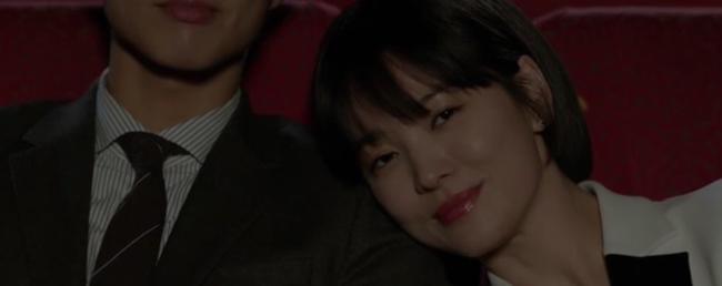 Song Hye Kyo và amp;#34;tình trẻamp;#34; tay nắm tay đi xem phim, hôn nhau đắm đuối ngày đầu năm mới - 4
