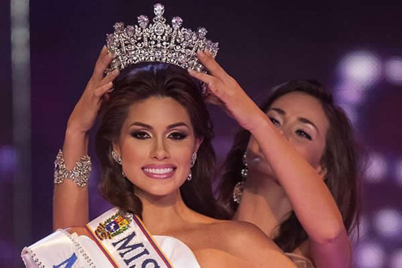 Gabriela Isler - Hoa hậu Venezuela 2012 ngay từ khi đăng quang đã gây ấn tượng với khán giả vì nhan sắc hoàn hảo.
