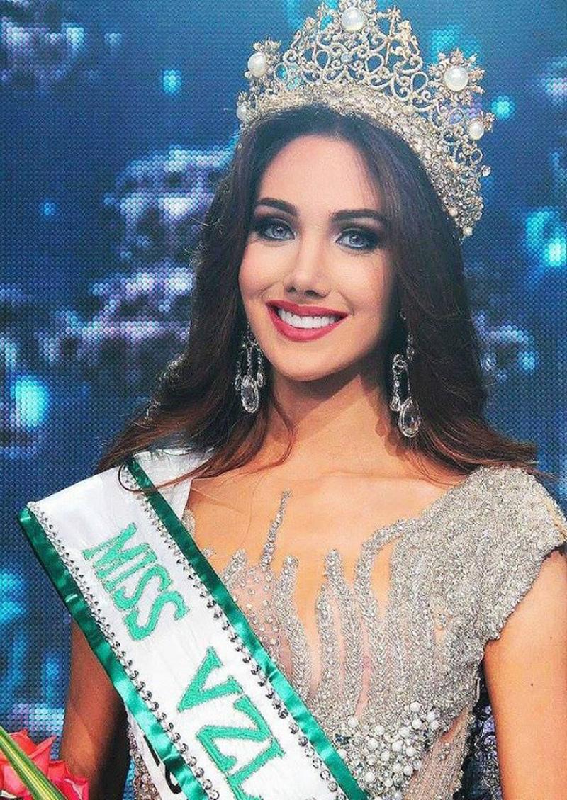 Edymar Martinez là Hoa hậu Quốc tế Venezuela 2014. Cô là đại diện của Venezuela dự thi Hoa hậu Quốc tế 2015 và xuất sắc giành vương miện cao quý. Sở hữu nhan sắc cực kỳ xinh đẹp, Edymar được ca ngợi là Hoa hậu Quốc tế đẹp nhất trong lịch sử.

