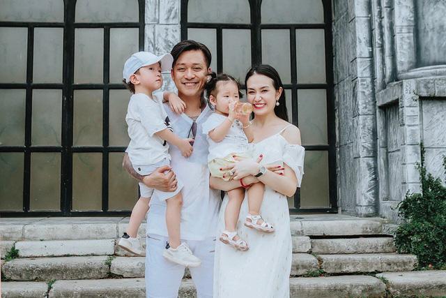 Tuấn Hưng hào hứng thông báo bà xã Thu Hương đang mang thai lần 3, sắp có con tuổi Hợi - 1