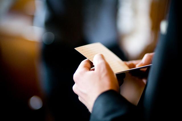 amp;#34;Con bị bắt ngủ với bốamp;#34;, dòng chữ bé gái gửi cô giáo tiết lộ bí mật kinh hoàng - 2