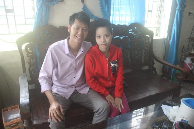 Mối tình “kể bằng tay” của anh thợ điện tử nức tiếng quê nghèo - 2