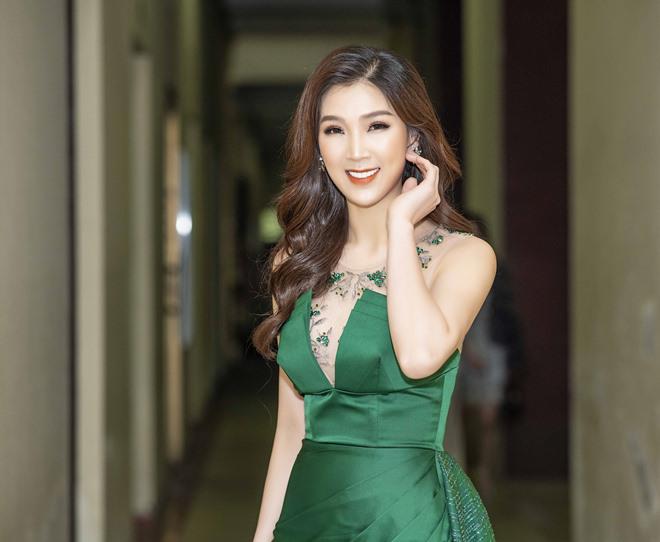 Cho thuê váy nude xòe dài rớt vai LINH PHUNG – Hizu Dress Up