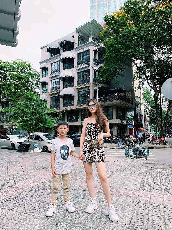 lay chong noi tieng, ba xa dang khoi bo nghiep mau lam me toan thoi gian, gio the nao? - 18