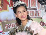 Giải trí - Hoa hậu Tiểu Vy gây tò mò khi bất ngờ đóng Táo Xuân Kỷ Hợi 2019