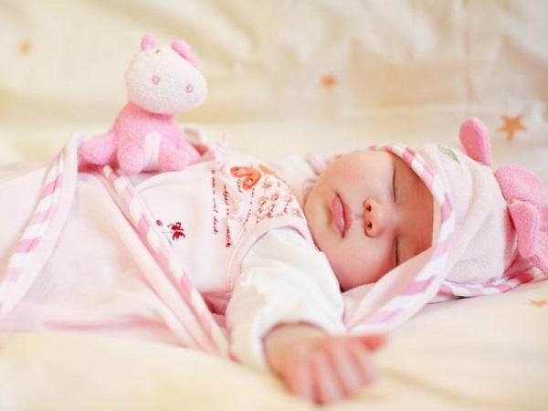 Vậy trẻ sơ sinh ngủ ít có làm sao không? - 3