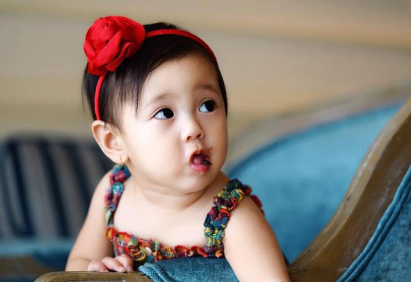 Cô hạ sinh con gái Huỳnh Viann vào tháng 12/2015.
