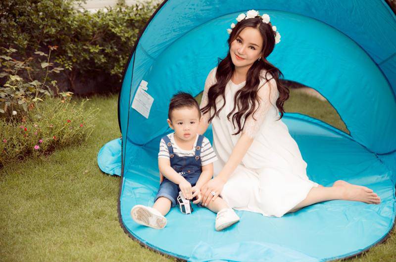 Đến lần mang bầu thứ 2, Vy Oanh đã thoải mái chia sẻ hơn. Cô cũng chọn sinh bé thứ 2 tại Mỹ hồi giữa năm 2017.
