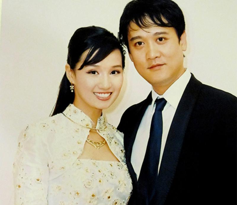 Sau mối tình lâu năm với doanh nhân Trần Anh hơn 12 tuổi, Lã Thanh Huyền đã quyết định lên xe hoa vào tháng 3/2011. Đến ngày 9/4/2013 cậu con trai đầu lòng chào đời. Hạnh phúc của đôi vợ chồng nhân lên gấp bội kể từ ngày có bé Chumchum. 
