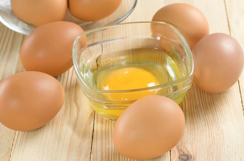 Trứng là một nguồn protein dồi dào và theo tờ Healthline, một nghiên cứu cho thấy 90% protein trong trứng được hấp thu khi nấu chín, so với chỉ 50% được hấp thu khi nó còn sống.

