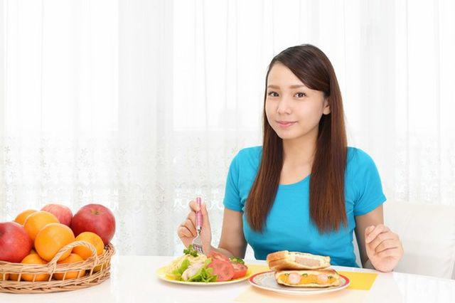 bua toi quyet dinh tuoi tho? chuyen gia dinh duong: bua toi lanh manh, khong the pham bon sai lam - 5