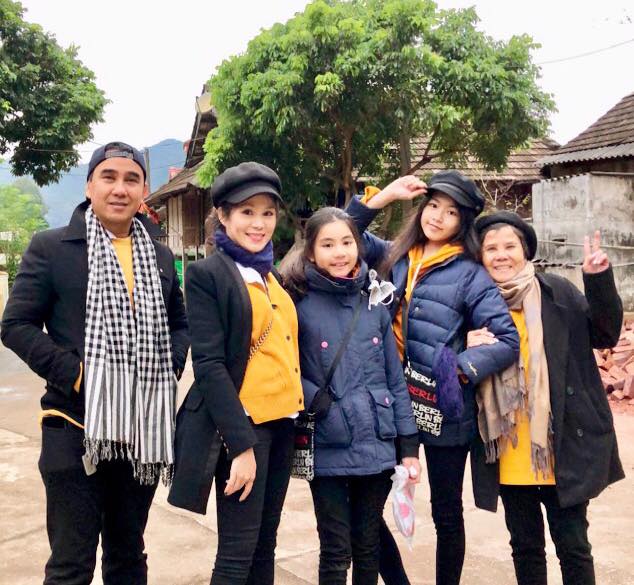 Không chỉ 1, MC Quyền Linh có đến 2 cô con gái xinh như Hoa hậu, sắp cao hơn bố! - 1