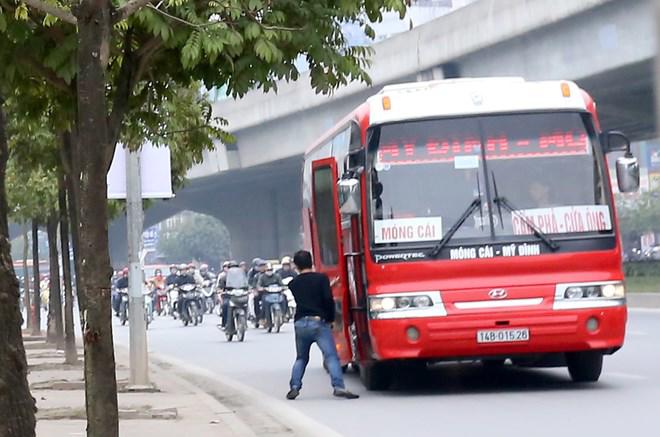Đi xe Tết bị nhồi nhét, tăng giá, người dân gọi ngay số này - 2