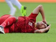 Tin tức - Cầu thủ Đức Huy bị mất trí nhớ tạm thời sau va chạm trong trận ĐT Việt Nam gặp Iran