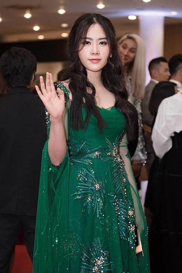 Tự quay clip, tự khen mình amp;#34;đẹp dữamp;#34;, lần này Nam Em thật sự không còn lố nữa rồi - 4