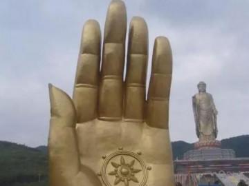 Tượng Phật cao nhất thế giới, muốn chạm tay vào phải trả tiền