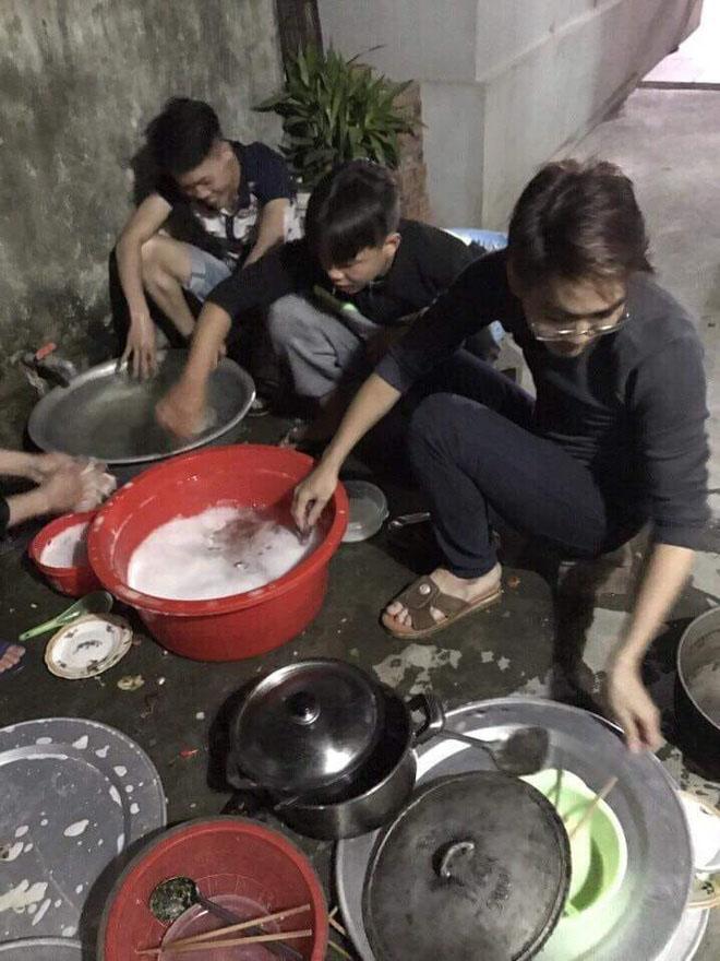 Hậu đám cưới ở Thái Bình: Hình ảnh phía sân sau khiến tất cả bật cười, thích thú - 3