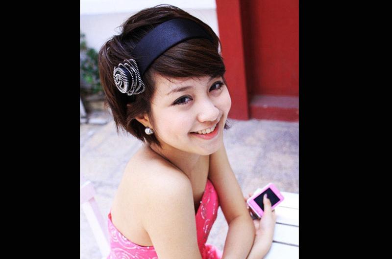 Mi Vân tên đầy đủ là Nguyễn Mi Vân, sinh năm 1988, hiện đang sinh sống và làm việc tại Hà Nội.
