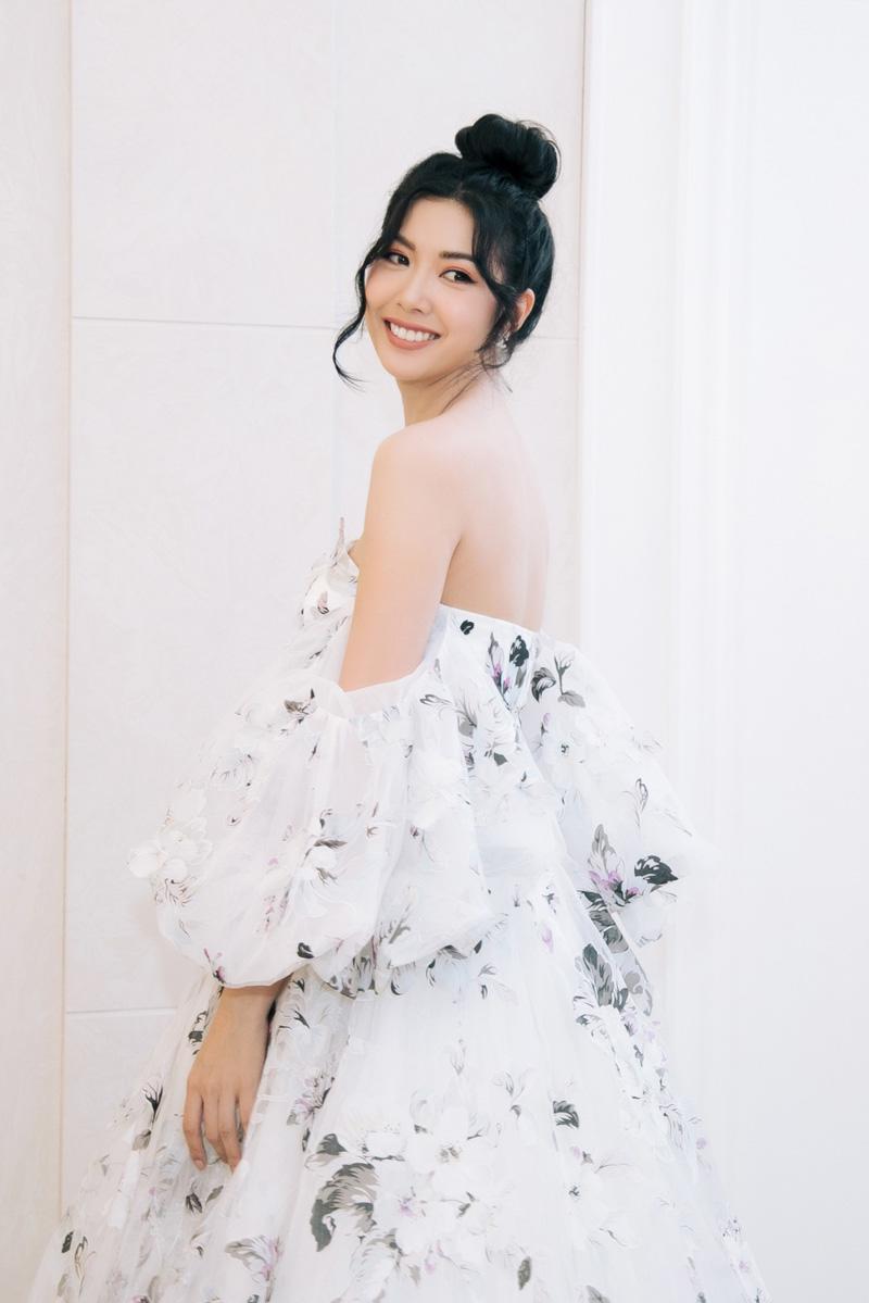 Giữ makeup từ Đài Loan đến... Việt Nam để chạy show: Có ai như Thúy Vân không? - 1