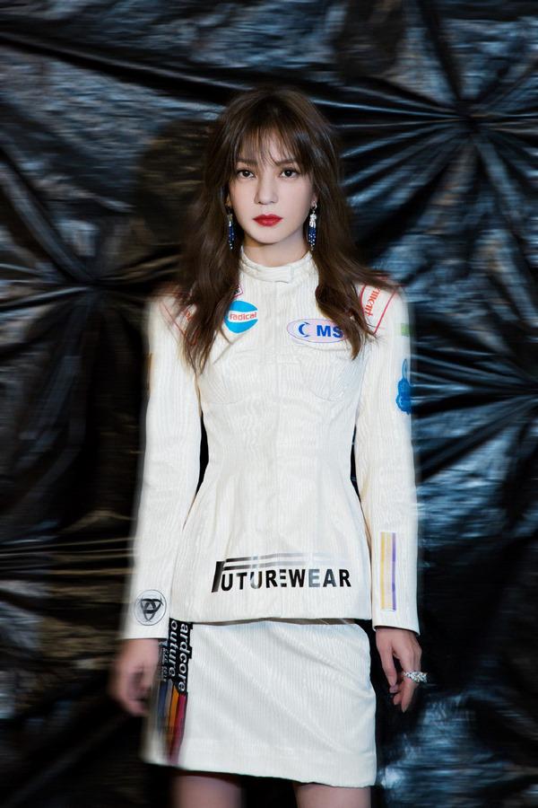 Lộ nhan sắc khác lạ đến giật mình, hóa ra lâu nay Triệu Vy trẻ trung vậy là nhờ photoshop? - 5