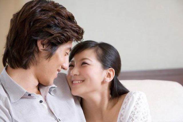 Bắt gặp vợ mặc váy hai dây khêu gợi khi thợ sửa ống nước đến nhà - 1