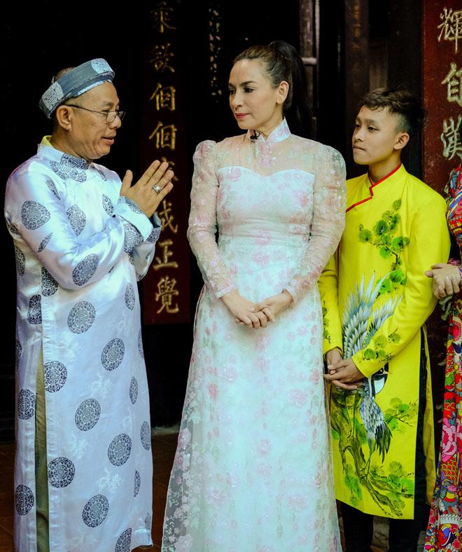 Bất ngờ với hình ảnh cao lớn phổng phao của Hồ Văn Cường - 1