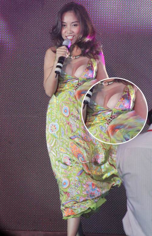 Mặc váy gợi cảm khoe vòng 1 ngồn ngộn, Phương Mai và loạt sao hốt hoảng vì... tụt váy - 13