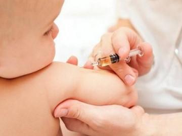 Sau tiêm vắc xin ComBe Five: Trẻ càng khỏe mạnh, bụ bẫm càng gặp phản ứng mạnh