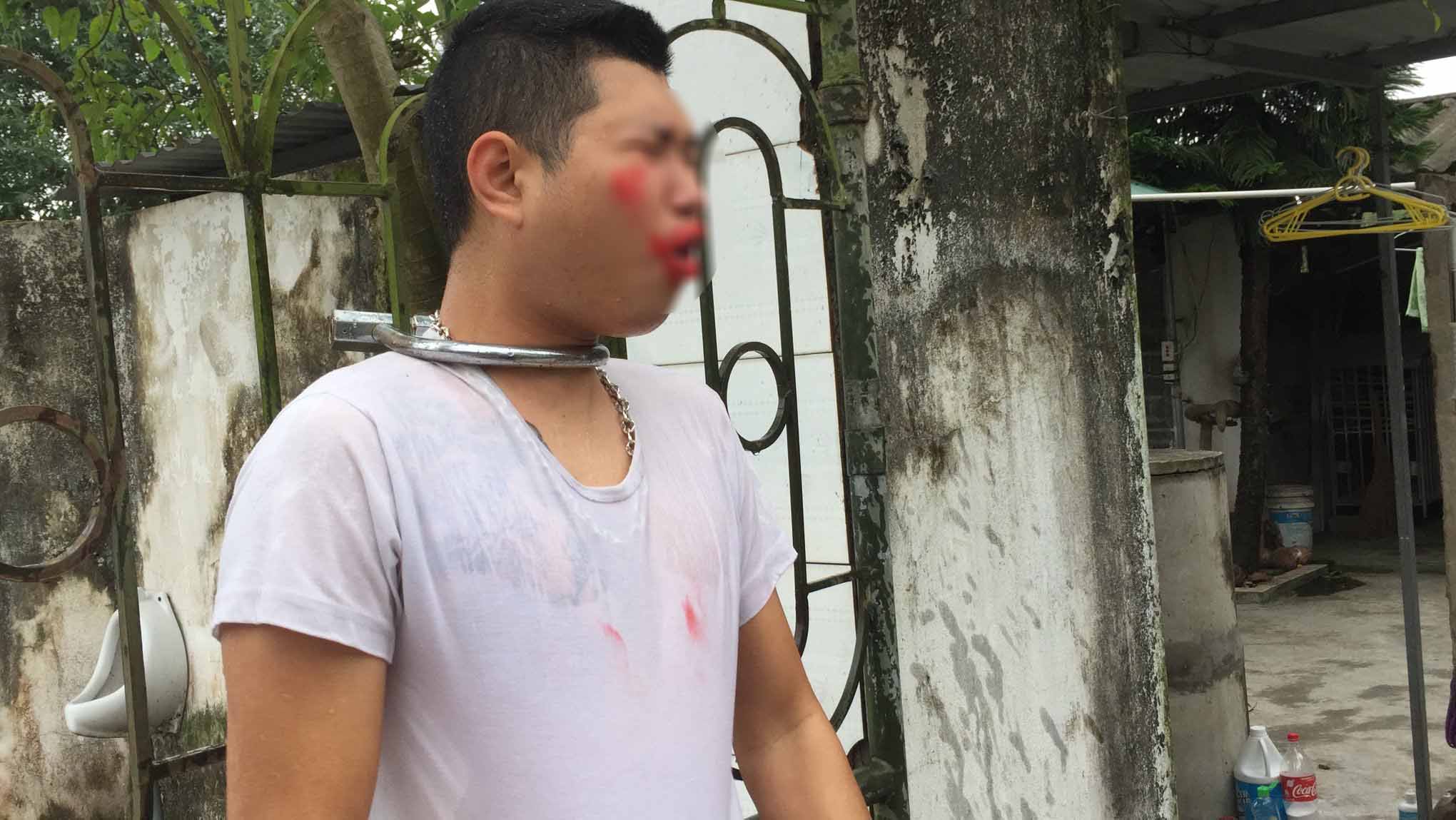 Chồng trốn đi chơi bị vợ khóa cổ vào cổng, phải khoanh tay xin lỗi và sự thật ngỡ ngàng - 2