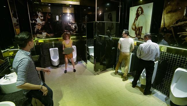 Đã xấu amp;#34;hết phần thiên hạamp;#34;, còn vô duyên chạy vào toilet nam: Ai nghĩ đây là Lan Ngọc? - 3