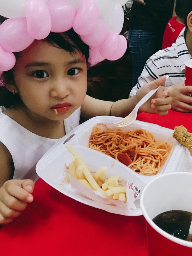 Mới ngày nào được bố công khai, giờ con gái Ưng Đại Vệ đã lớn xinh thế này! - 5
