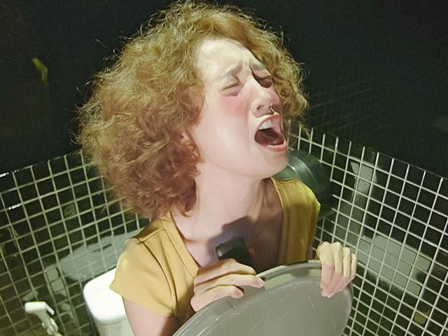 Đã xấu hết phần thiên hạ, còn vô duyên chạy vào toilet nam: Ai nghĩ đây là Lan Ngọc?