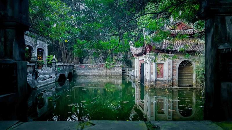 Trải qua 15 năm, Việt phủ Thành Chương gần như trở thành một bảo tàng tư nhân với phong cách kiến trúc độc đáo, đậm nét văn hoá dân gian Việt. 
