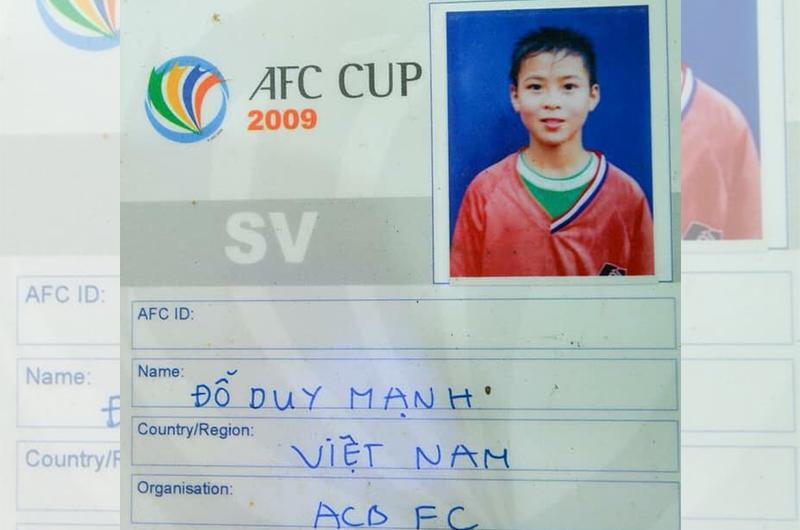 Đỗ Duy Mạnh chính là một trong những cậu bé tham gia nhặt bóng trong trận chung kết AFF Cup 2008 trên sân Mỹ Đình và giờ anh là cầu thủ quan trọng của tuyển Việt Nam đá chung kết AFF Cup 2018.
