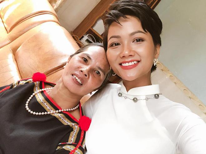 Chân dung 2 người mẹ đặc biệt amp;#34;ngấm ngầmamp;#34; giúp Hamp;#39;Hen Niê đạt top 5 Hoa hậu Hoàn vũ TG - 4