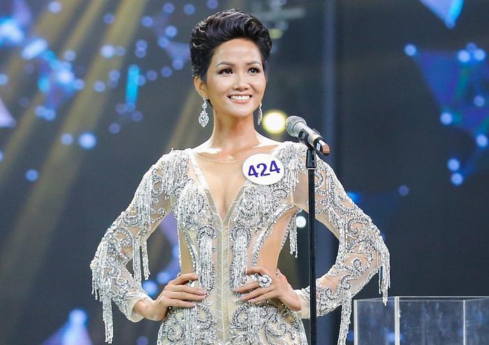 Chân dung 2 người mẹ đặc biệt amp;#34;ngấm ngầmamp;#34; giúp Hamp;#39;Hen Niê đạt top 5 Hoa hậu Hoàn vũ TG - 1