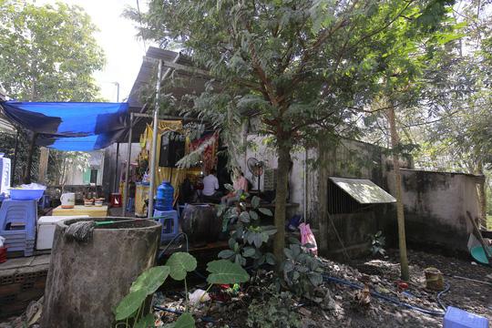 Đám tang nghèo không một vòng hoa, tiền hòm phải nợ của vợ chồng trẻ chết dưới bánh container - 6