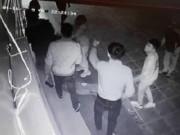 Tin tức - Cô gái trẻ bị nhóm thanh niên trêu ghẹo, hành hung đến bất tỉnh ở chung cư Linh Đàm