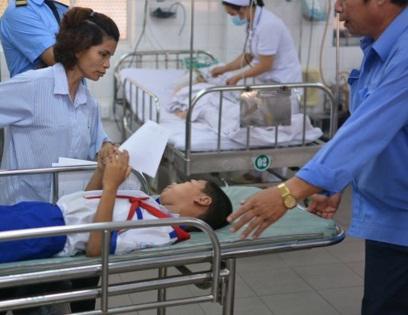 Sau bữa ăn tại trường tiểu học, 50 học sinh phải nhập viện cấp cứu - 2