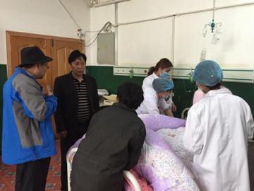 Y tá mừng rỡ vì mẹ 9X sinh đôi, người thân thấy 2 đứa trẻ thì bỏ đi gấp