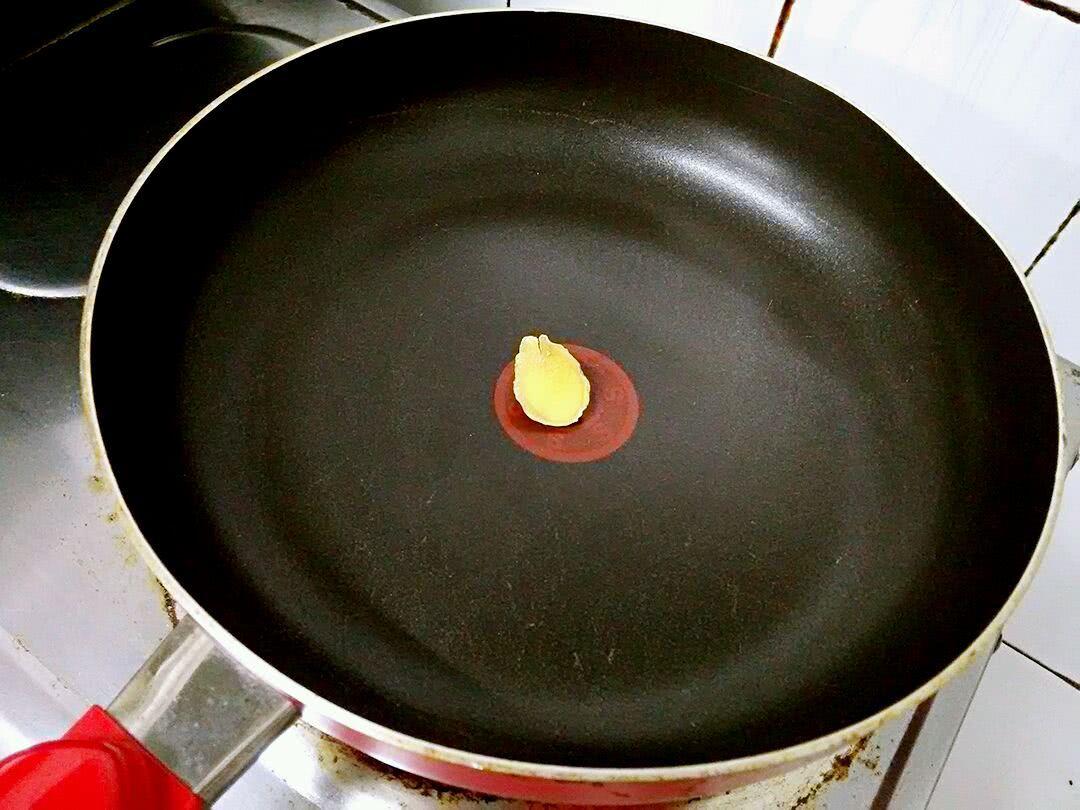 Đầu bếp lâu năm mách chỉ cần làm 4 điều này, dù rán cá gì da cũng không dính chảo - 2