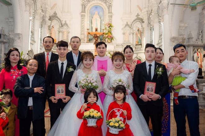 Xôn xao hình ảnh chị em sinh đôi cưới cùng một ngày: amp;#39;Hai chú rể chắc phải đánh dấu’ - 4