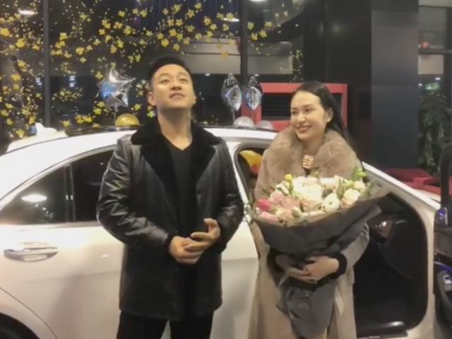 Sau nhiều biến cố trong 2018, Tuấn Hưng mua xe hơi tiền tỷ tặng vợ đầu năm mới