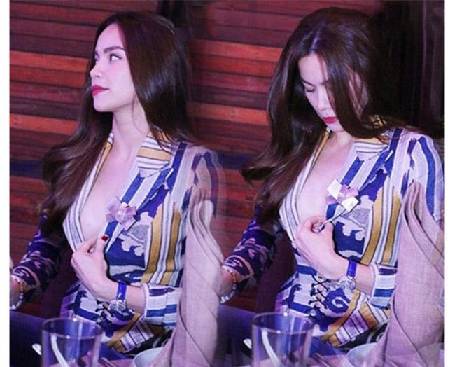 Váy áo rộng cổ, xẻ cao quá đà khiến Chi Pu, Mai Phương Thúy ngượng đỏ mặt - 16
