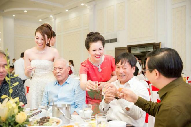 Bất ngờ với dung nhan mẹ ruột của cô dâu Nam Định được bố tặng 200 cây vàng - 5