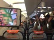 Tin tức - Chuyến bay đặc biệt đúng ngày VN thắng Jordan: Đến giờ, hành khách vẫn ngồi yên không chịu xuống